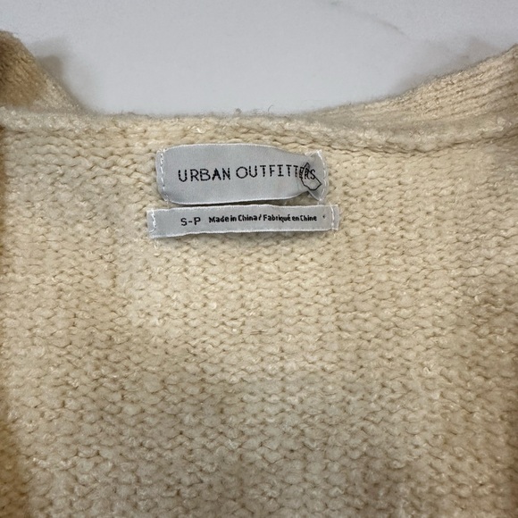 Urban Outfitters Oversized Cream Cardigan-Size Small - Picture 5 of 6